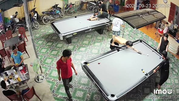 Em thanh lý 2 bàn giá sinh viên , ai cần em luôn ạ tại Hà Nội